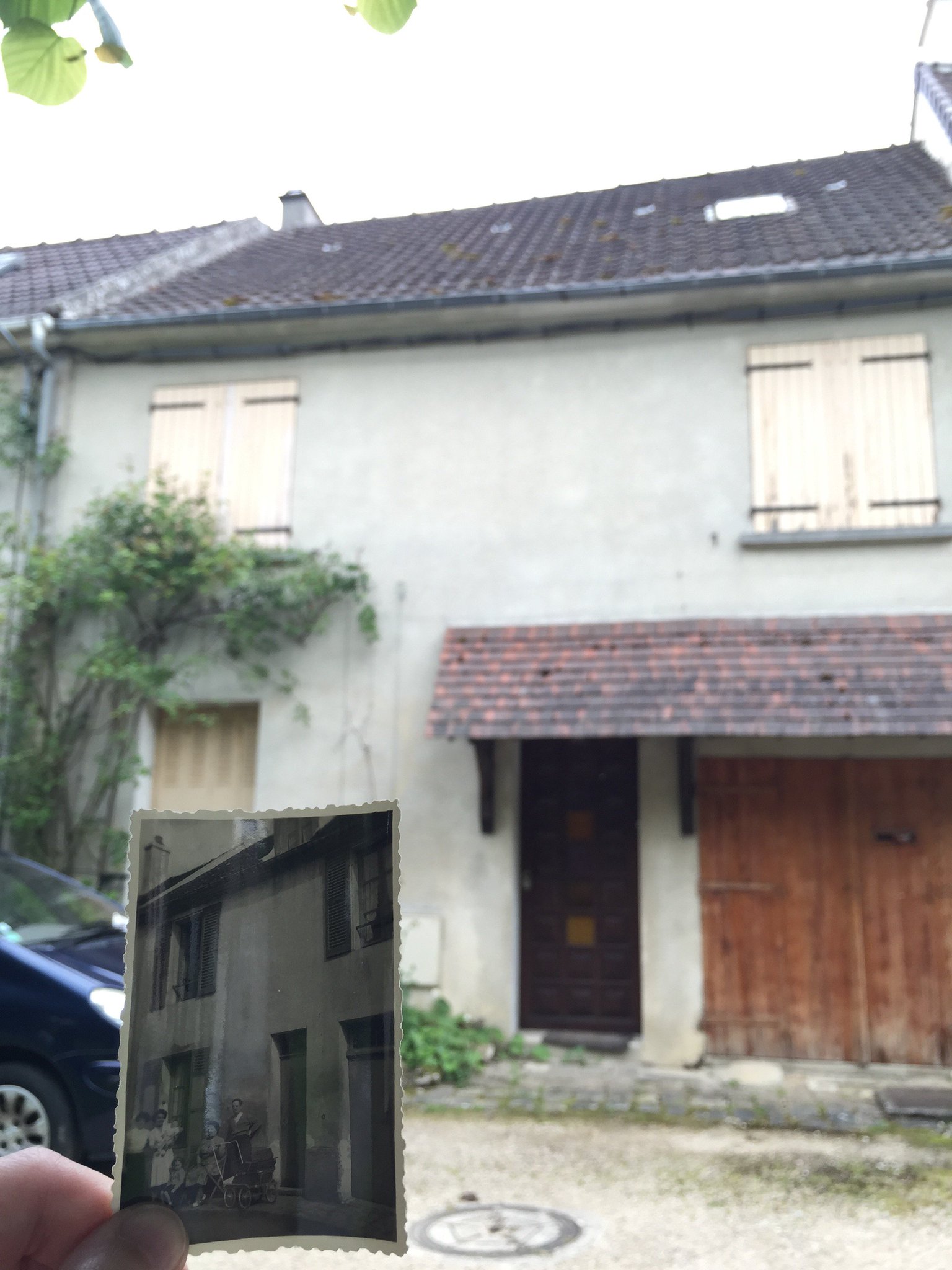 Le toit a été modifié, la lucarne a disparu #Madeleineproject https://t.co/K3XMb2tYc4
